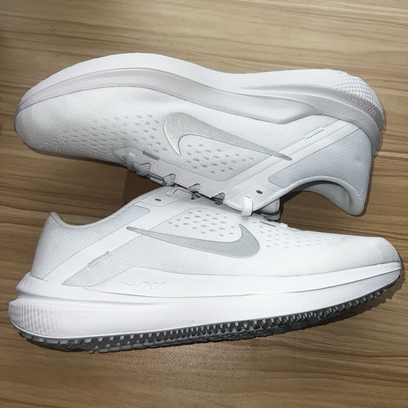Nike Shoes - Nike W Air Winflo 10 White/Silver Women's Size 10.5 Men's 9 NEW IN BOX